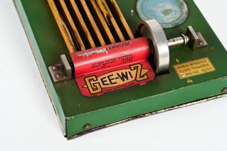 の 1930'S GEE-WIZ TABLETOP HORSE RACING BETTING GAME - AuctionsOntario.ca